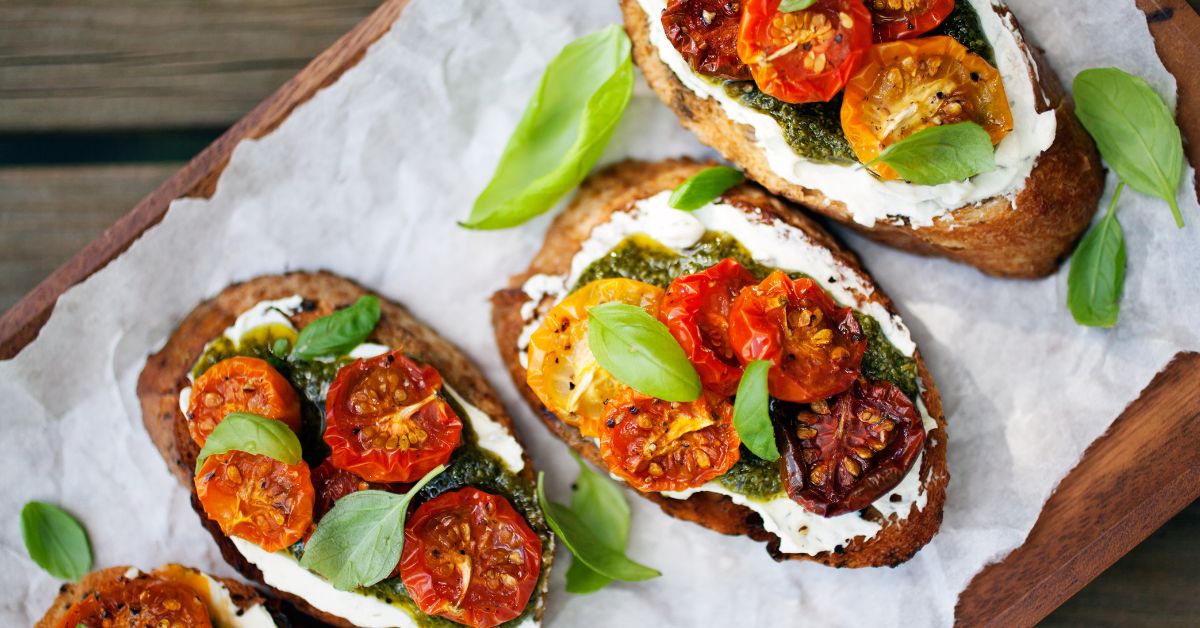 Crostini Con Patè di Pomodori e Basilico