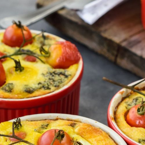 Mini Quiche di Pomodorini Confit Cone Insalata di Menta e Frutti Rossi